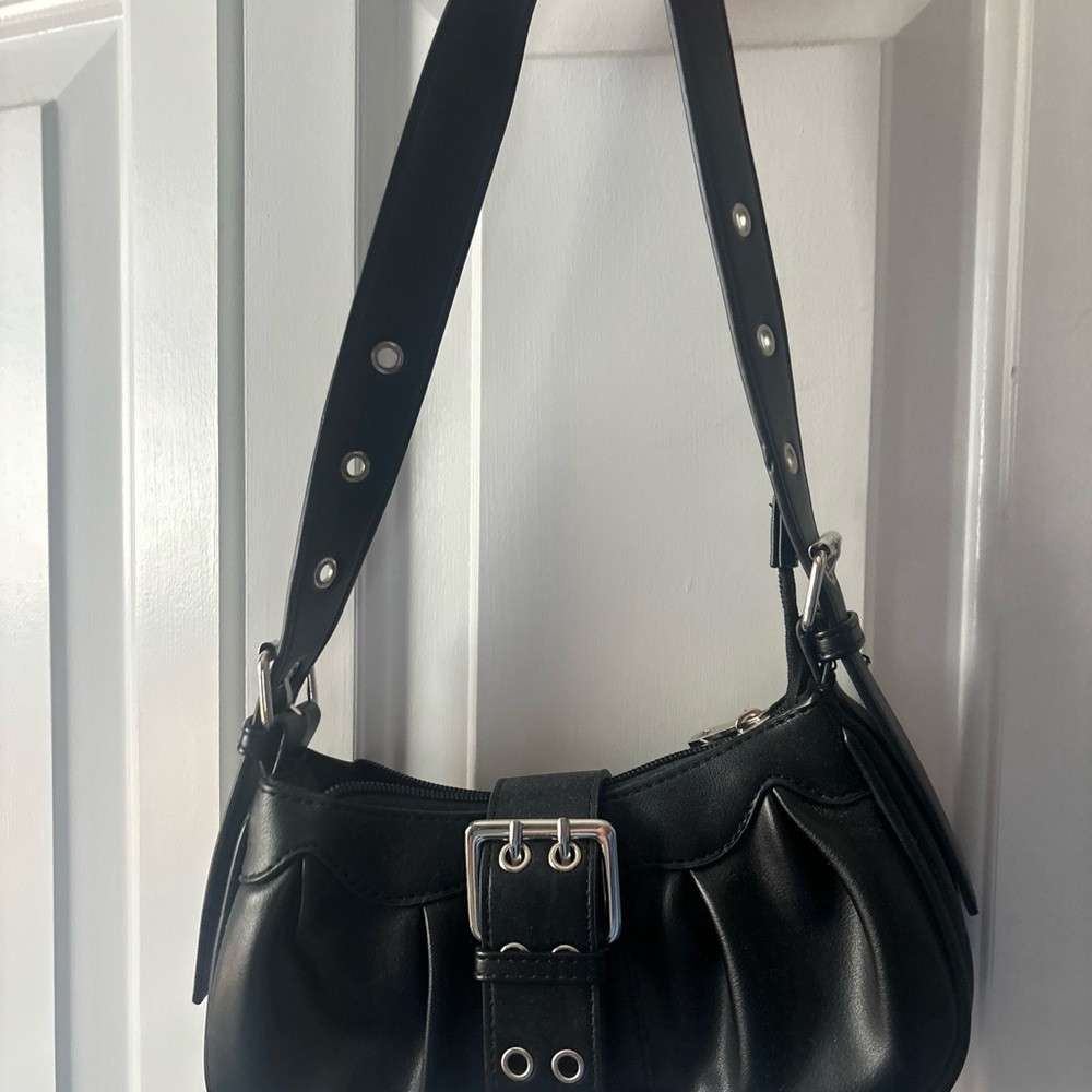 Elegant Black Leather Shoulder Bag